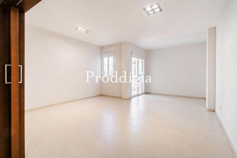 Vivienda refomada con piscina comunitaria en el Vallcarca