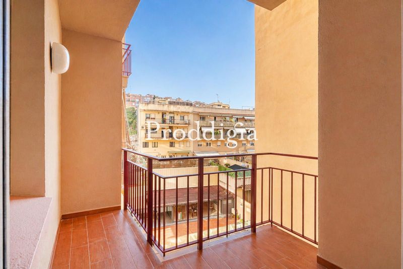 Vivienda refomada con piscina comunitaria en el Vallcarca