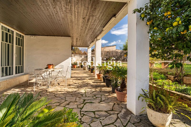 Casa independiente con jardín y piscina en Mirasol