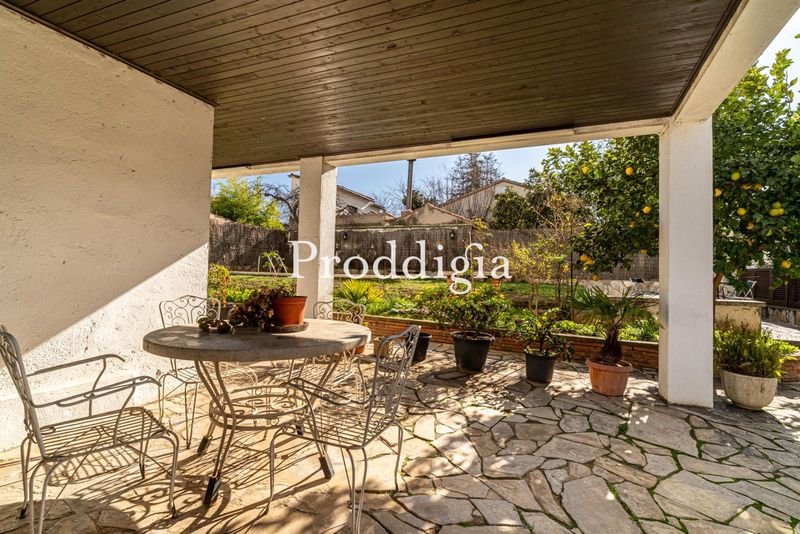 Casa independiente con jardín y piscina en Mirasol