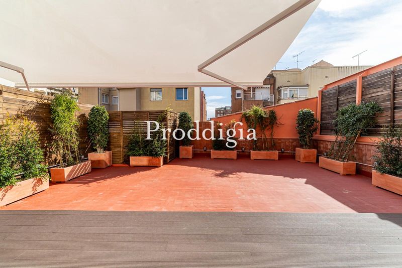 MARAVILLOSO piso familiar de 3 dormitorios y GRAN TERRAZA, con plaza de garaje en finca.