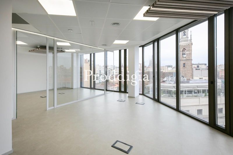 Oficinas premium en Eixample con terraza y parking
