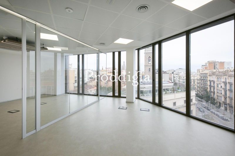 Oficinas premium en Eixample con terraza y parking