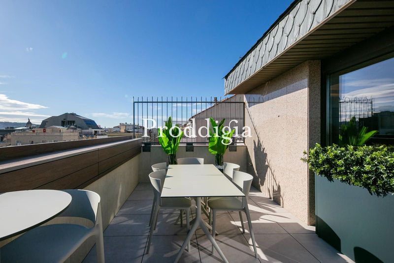 Oficinas premium en Eixample con terraza y parking