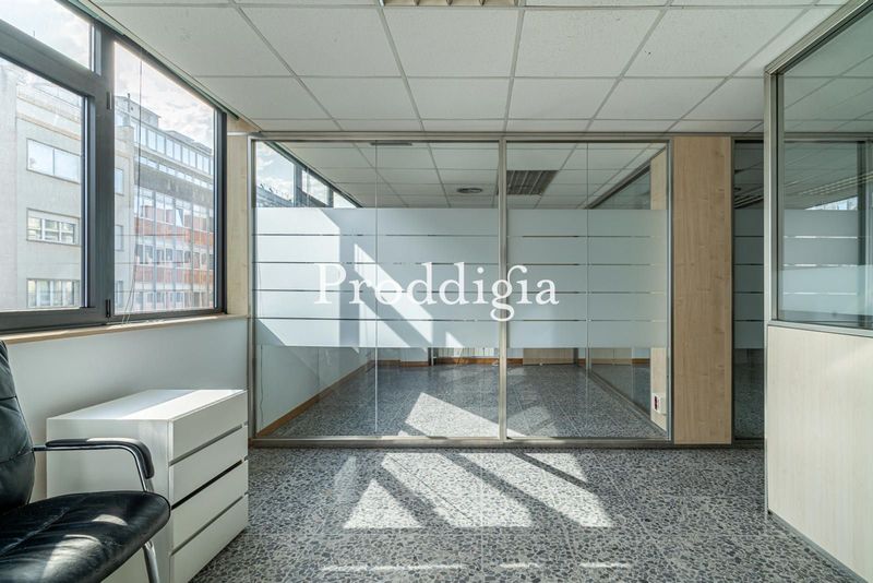 Amplia y luminosa oficina de 170 m2 en la calle Tusset