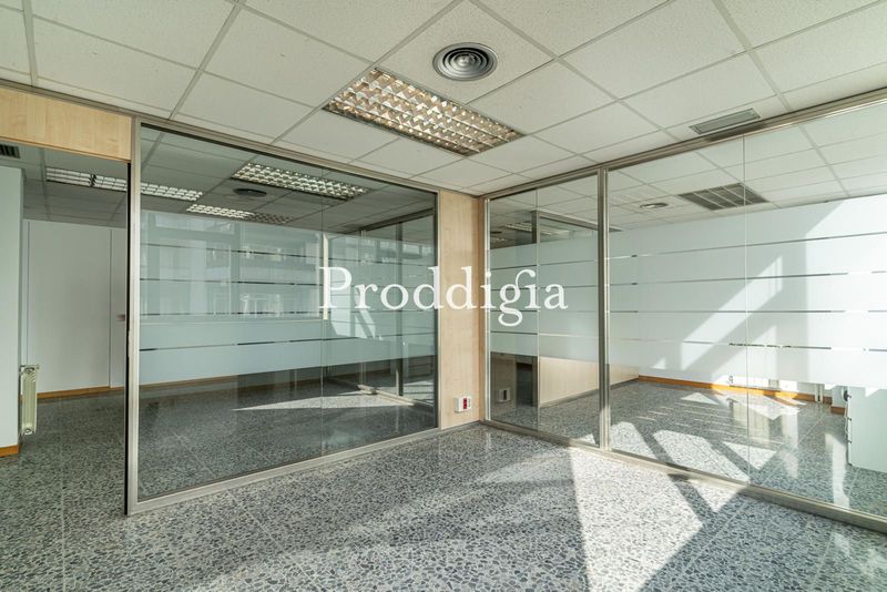Amplia y luminosa oficina de 170 m2 en la calle Tusset