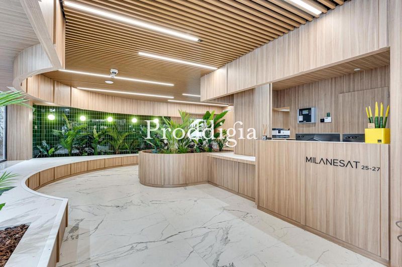 Oficinas recién reformadas en calle Milanesat . Tres Torres