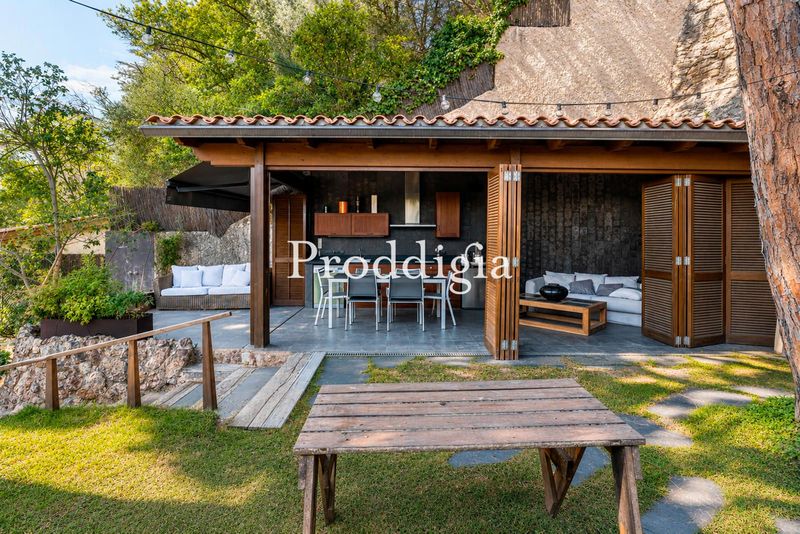IMPRESIONANTE INMUEBLE CON JARDÍN DE 600M2 EN EL PUTXET