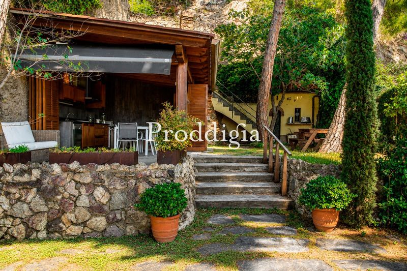 IMPRESIONANTE INMUEBLE CON JARDÍN DE 600M2 EN EL PUTXET