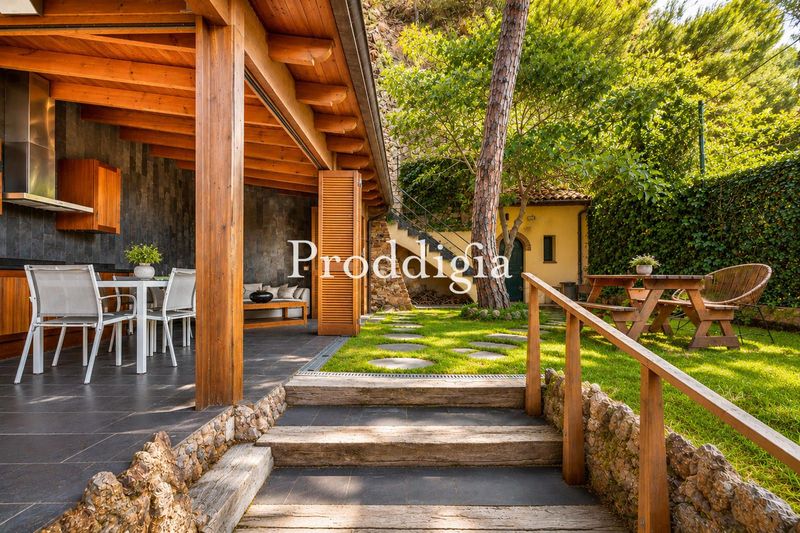 IMPRESIONANTE INMUEBLE CON JARDÍN DE 600M2 EN EL PUTXET