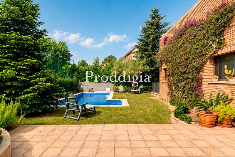 Villa exclusiva con piscina y gran parcela en Valldoreix