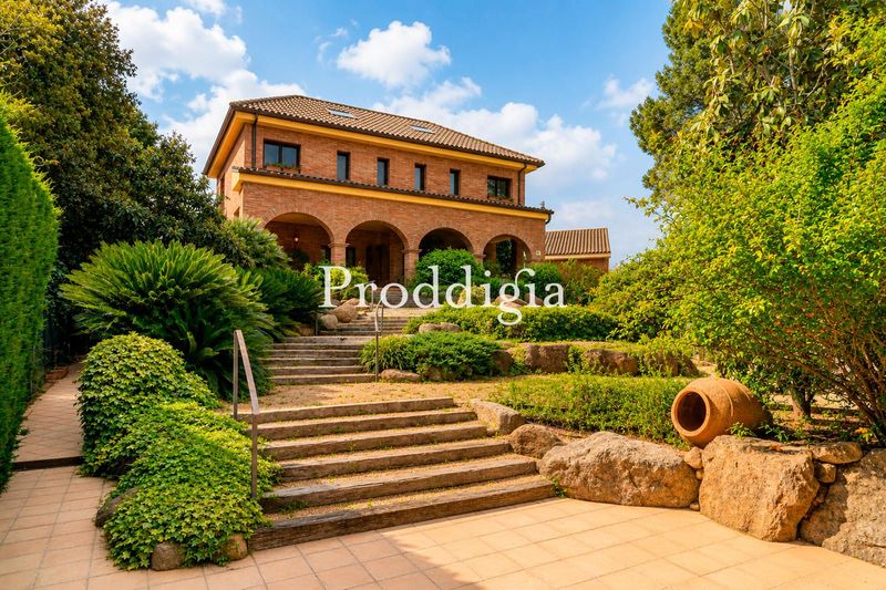 Villa exclusiva con piscina y gran parcela en Valldoreix