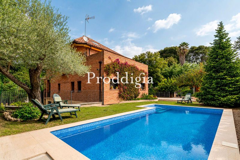 Villa exclusiva con piscina y gran parcela en Valldoreix