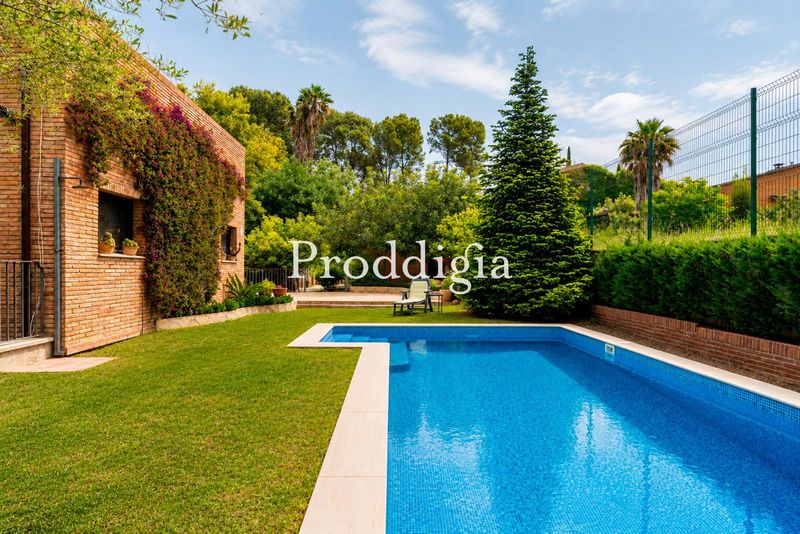 Villa exclusiva con piscina y gran parcela en Valldoreix