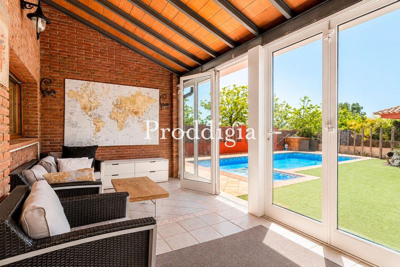 Chalet en Arxiu Sant Cugat de 4 habitaciones y piscina