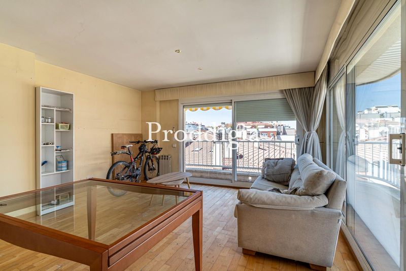 Ático esquinero de 2 habitaciones dobles con 2 baños en Torreblanca