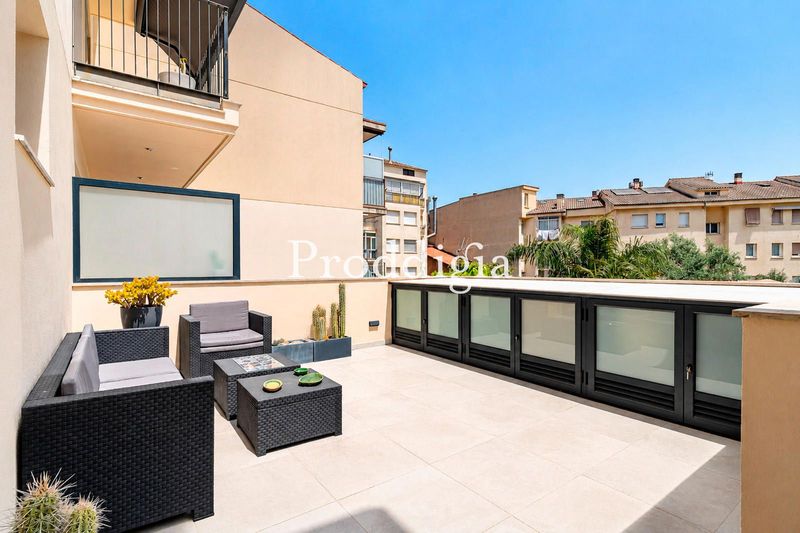 Diseño y terraza en el centro de Sant Cugat