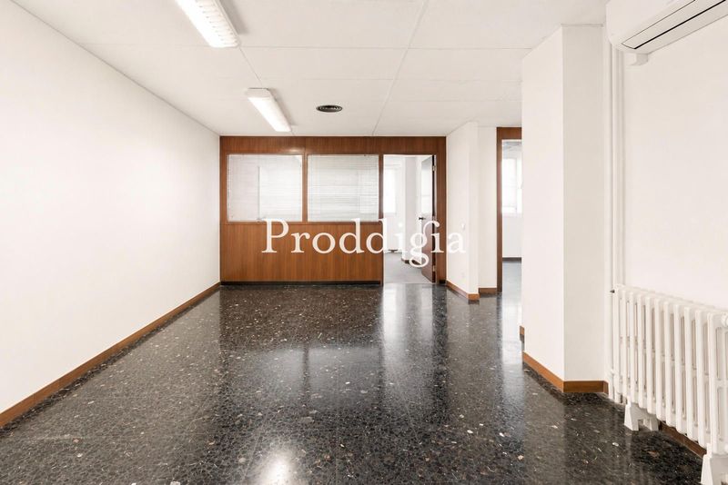 Oficina 100 m² en zona prime, gastos incluidos.