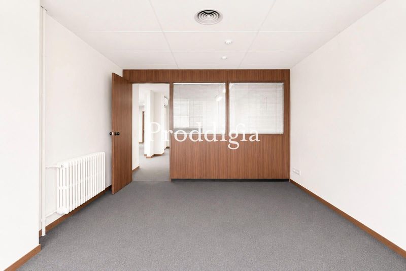 Oficina 100 m² en zona prime, gastos incluidos.