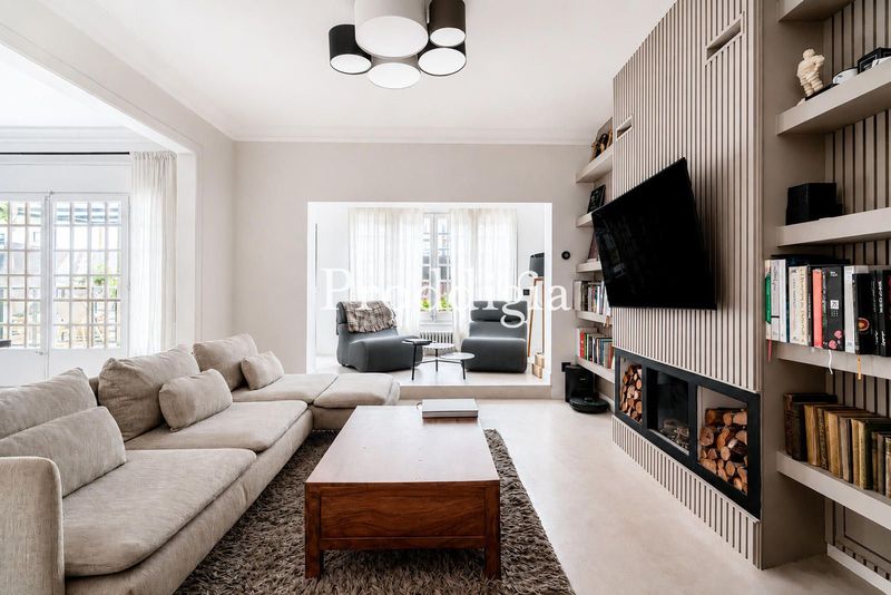 Vivienda de diseño con 4 habitaciones y terraza privada junto a Turó Park