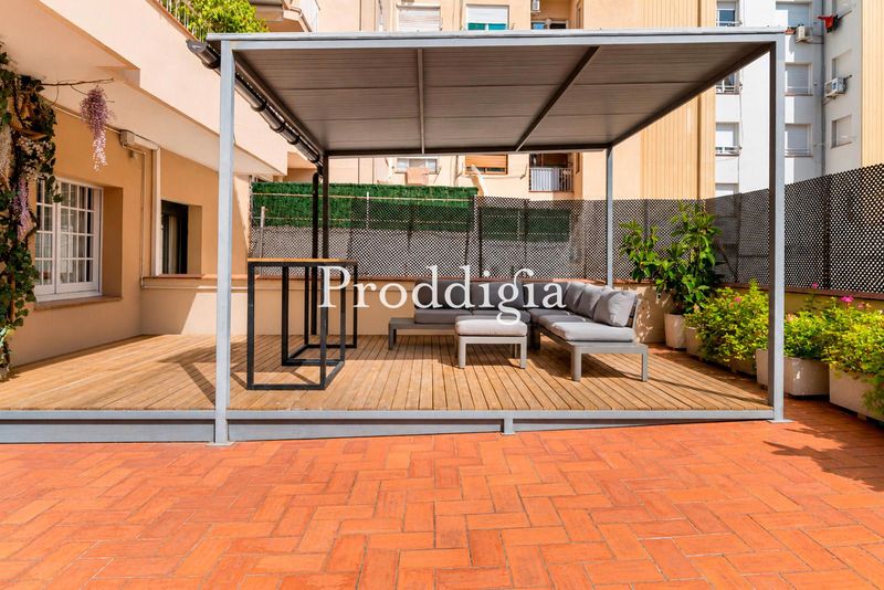 Vivienda de diseño con 4 habitaciones y terraza privada junto a Turó Park