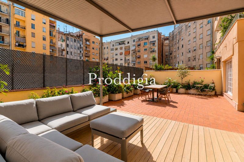 Vivienda de diseño con 4 habitaciones y terraza privada junto a Turó Park