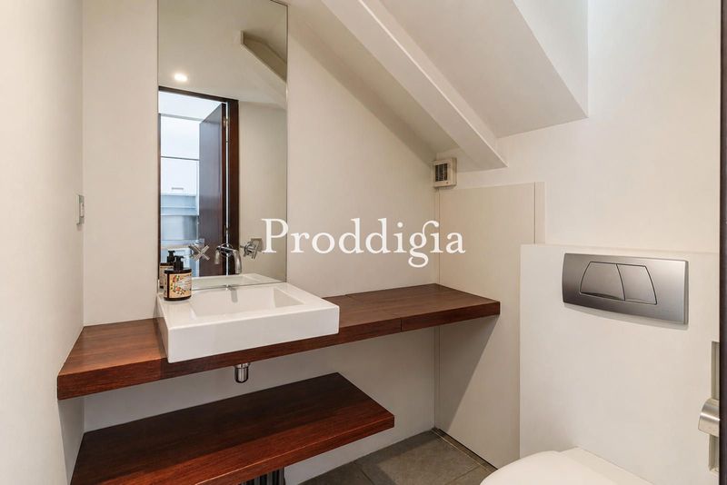Casa vertical, con terrazas privadas y 3 plazas de parking en Sarrià