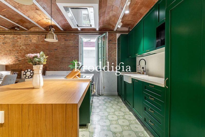 PRECIOSO piso reformado en finca regia del Quadrat d'Or
