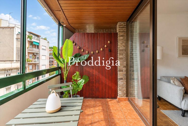 Preciosa 7a planta con balcón y parking y trastero en Sant Antoni
