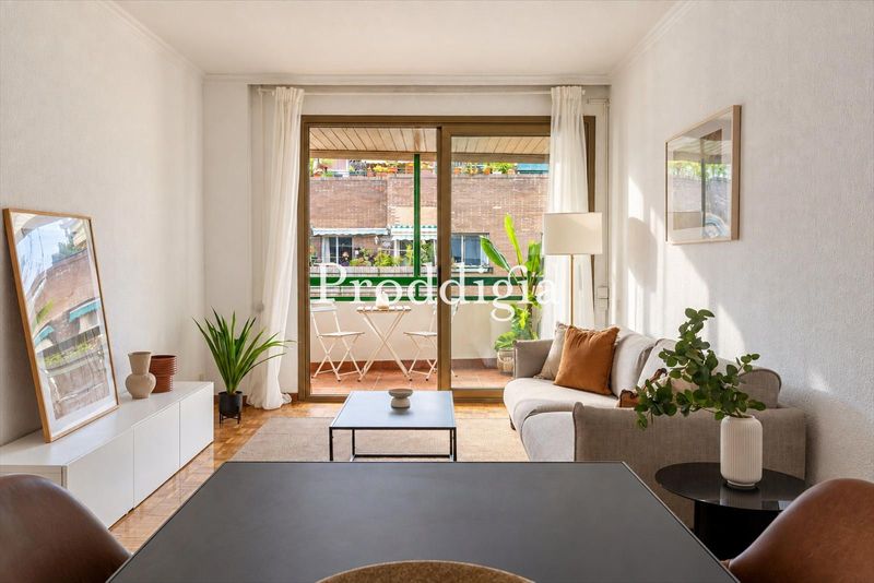 Preciosa 7a planta con balcón y parking y trastero en Sant Antoni