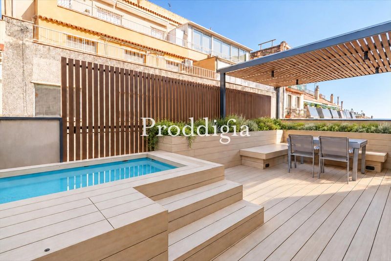 Precioso ÁTICO con terraza y piscina privada, 2 plazas de parking y trastero.