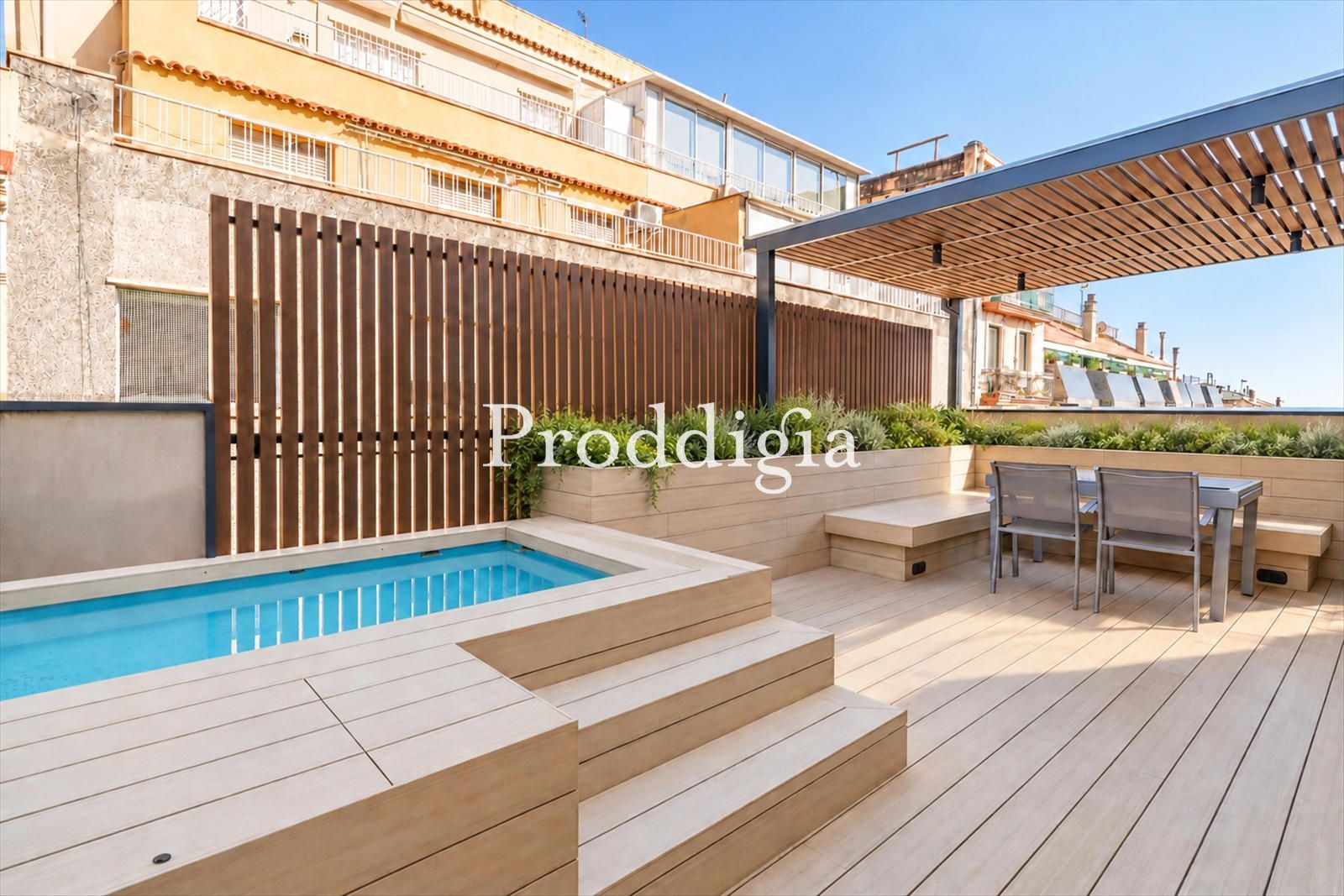 Precioso ÁTICO con terraza y piscina privada, 2 plazas de parking y trastero.