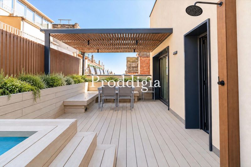 Precioso ÁTICO con terraza y piscina privada, 2 plazas de parking y trastero.