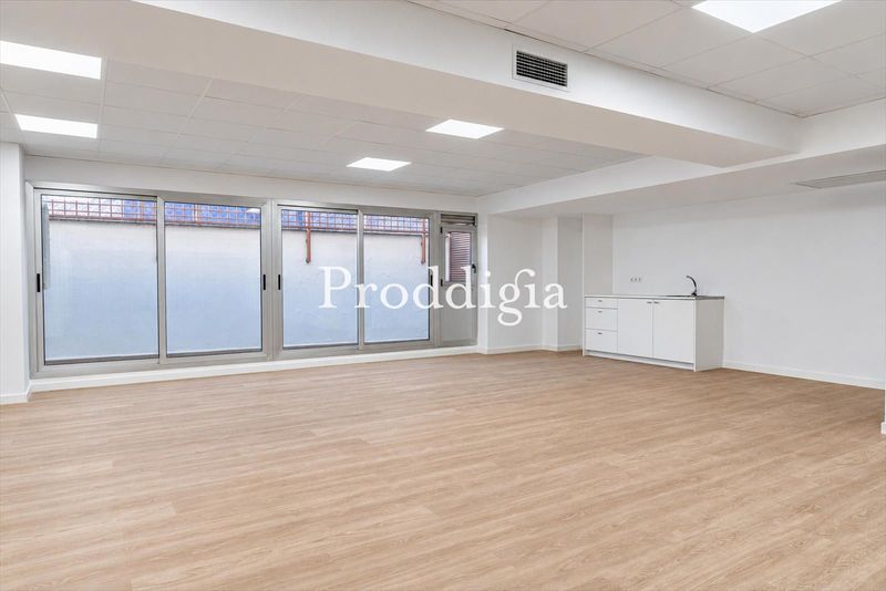 OFICINA REFORMADA DE 350 m² EN PASEO DE GRACIA / CONSELL DE CENT