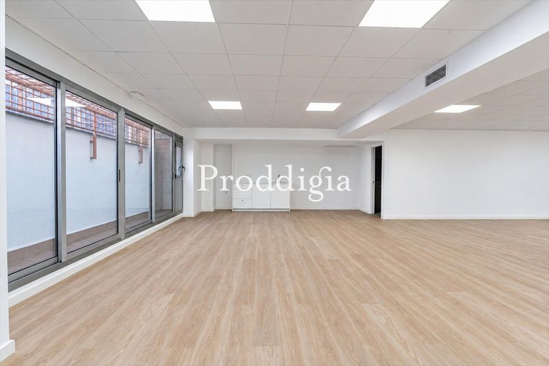 OFICINA REFORMADA DE 350 m² EN PASEO DE GRACIA / CONSELL DE CENT