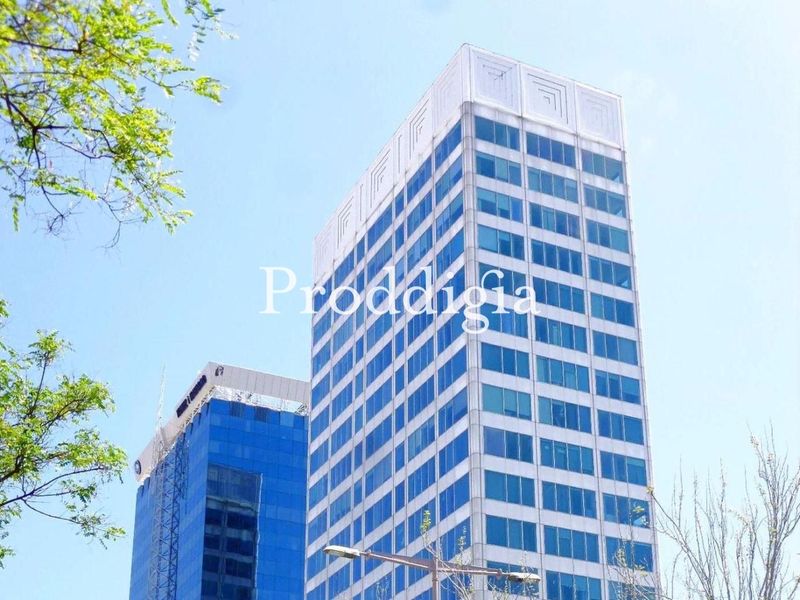 Edificio exclusivo de oficinas cerca de la Estación de Sants.