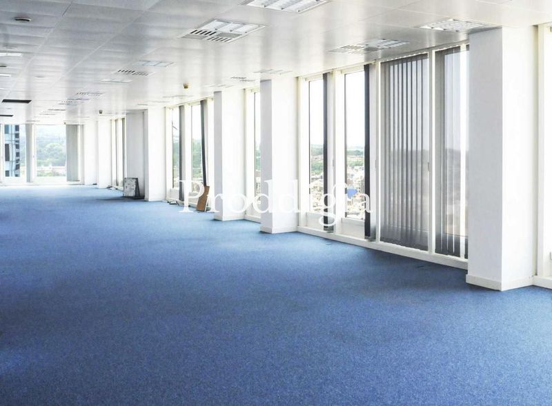 Edificio exclusivo de oficinas cerca de la Estación de Sants.