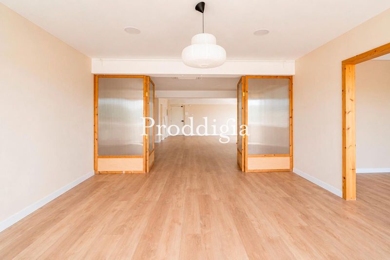 Oficina a estrenar de 196m² con increíbles vistas a Collserola