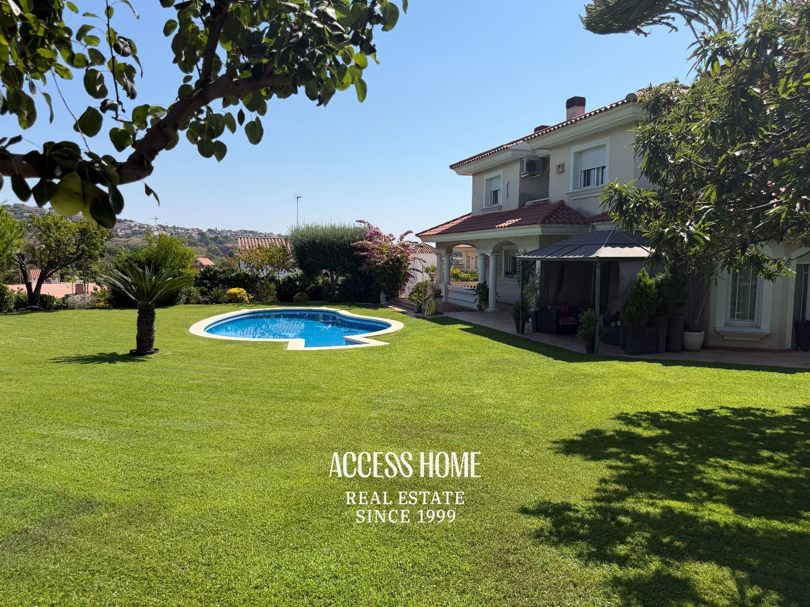 Casa a tres vientos con jardín y piscina privada cerca del centro de Alella - Foto 8