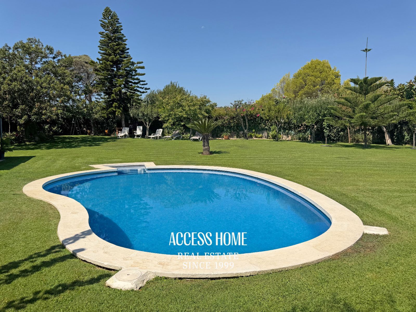Casa a tres vientos con jardín y piscina privada cerca del centro de Alella - Foto 9