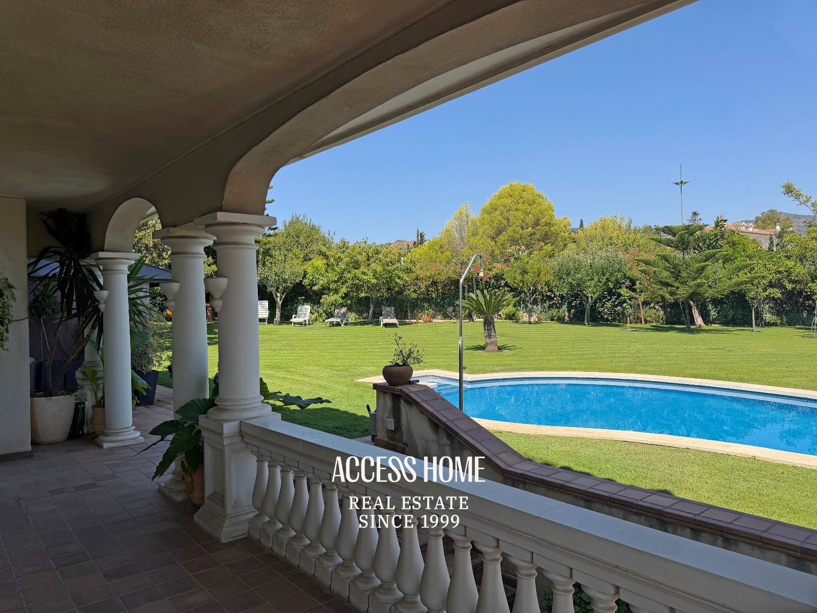 Casa a tres vientos con jardín y piscina privada cerca del centro de Alella - Foto 13
