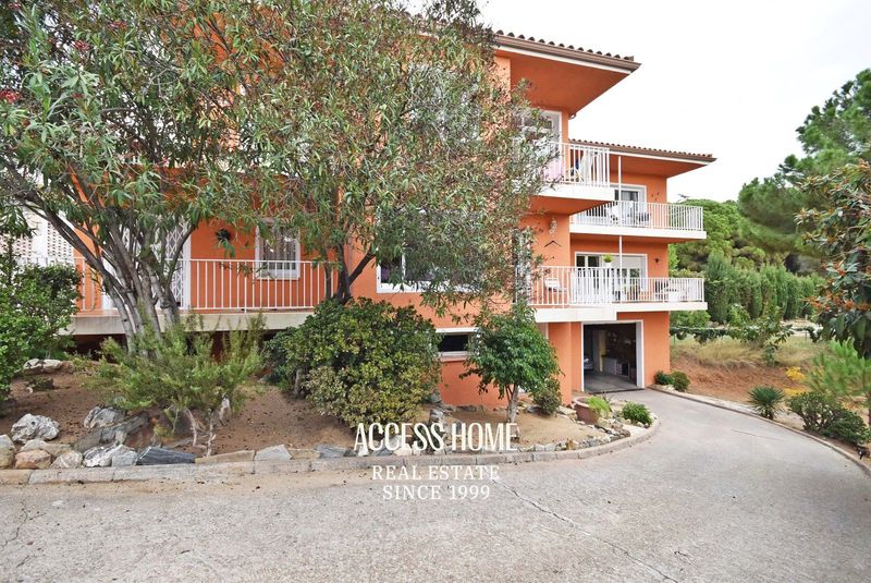 Chalet Independiente en venta Canet De Mar, Barcelona. Ref: 4412. Access Home 