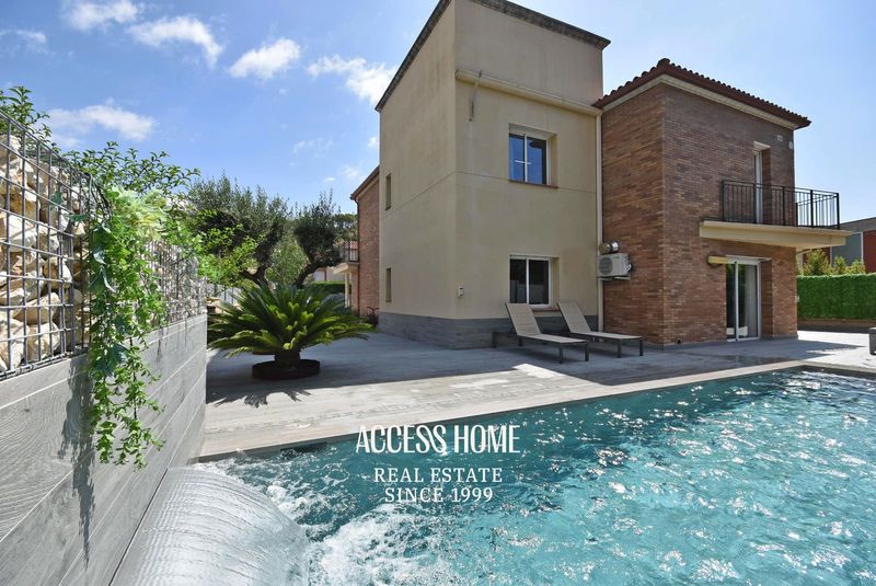 Chalet Independiente en venta Canet De Mar, Barcelona. Ref: 4422. Access Home 