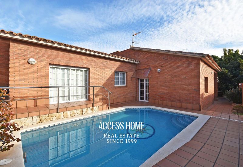 Chalet Independiente en venta Premiá de Mar, Barcelona. Ref: 4531. Access Home 