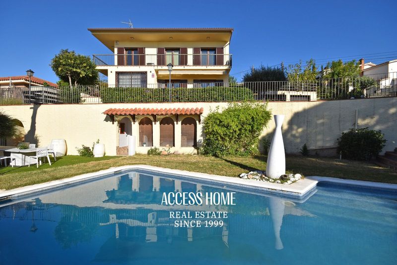 Chalet Independiente en venta Premià de Dalt, Barcelona. Ref: 4657. Access Home 