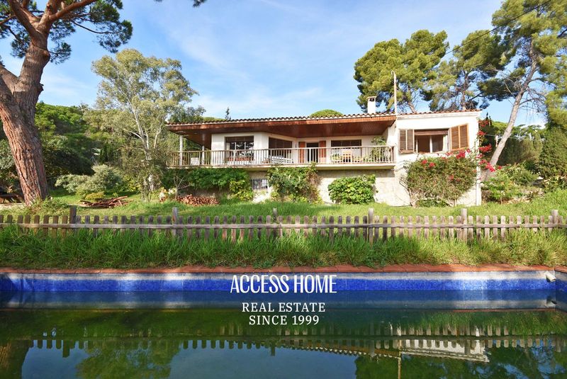 Chalet Independiente en venta Premià de Dalt, Barcelona. Ref: 4669. Access Home 