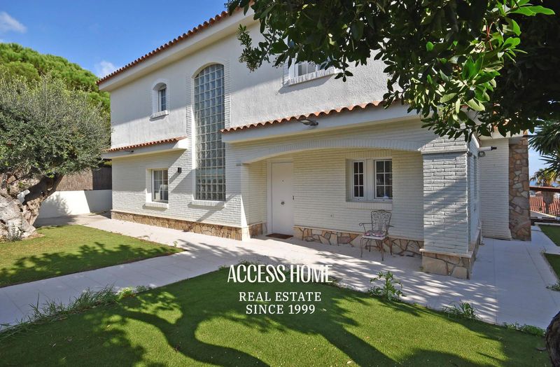 Chalet Independiente en alquiler Premià de Dalt, Barcelona. Ref: 4728. Access Home 