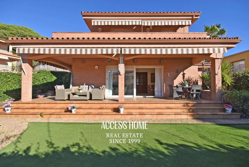 Chalet Independiente en venta Sant Pol De Mar, Barcelona. Ref: 4768. Access Home 