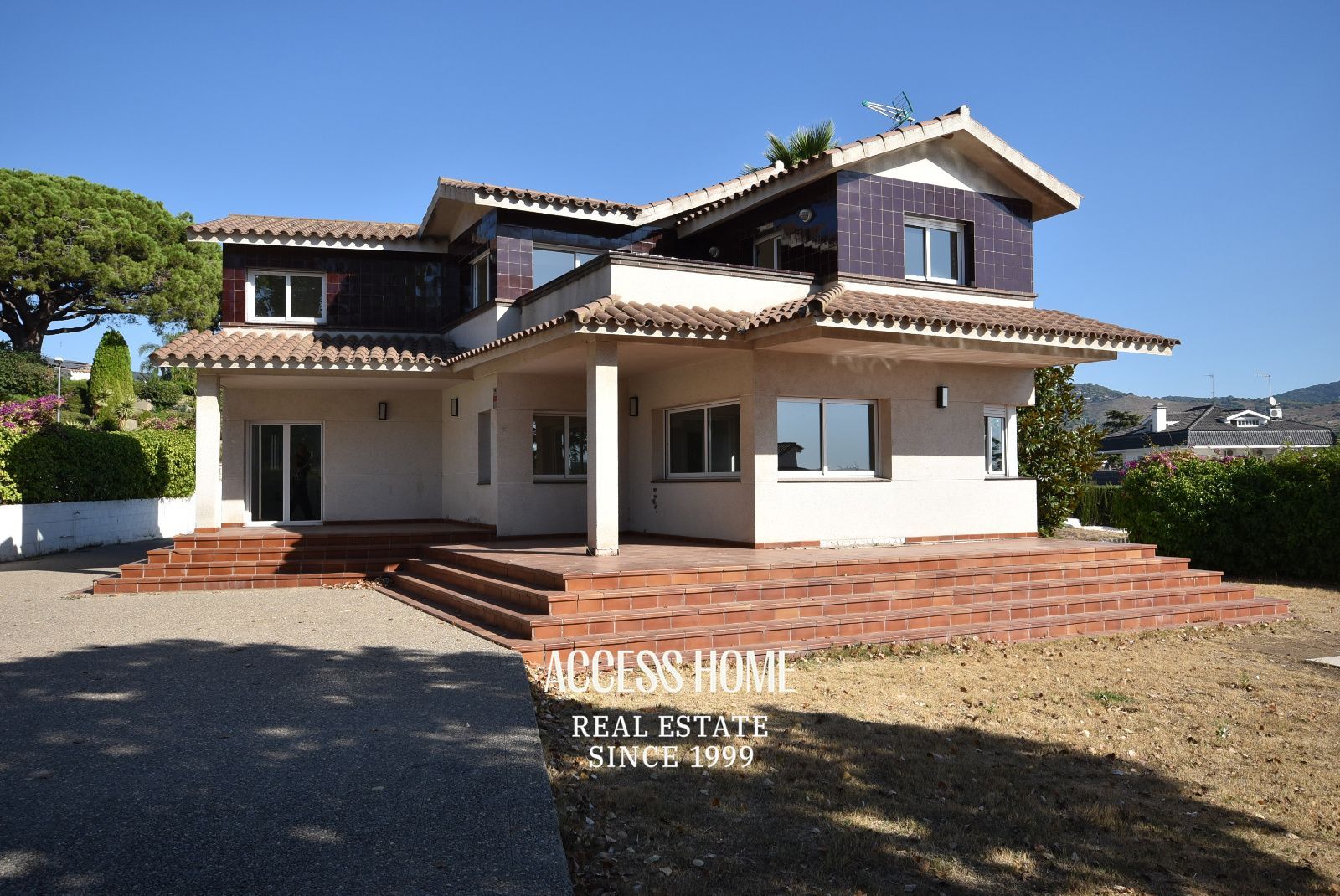 Villa con piscina y vistas al mar en Can Teixidó, Alella - Foto 1