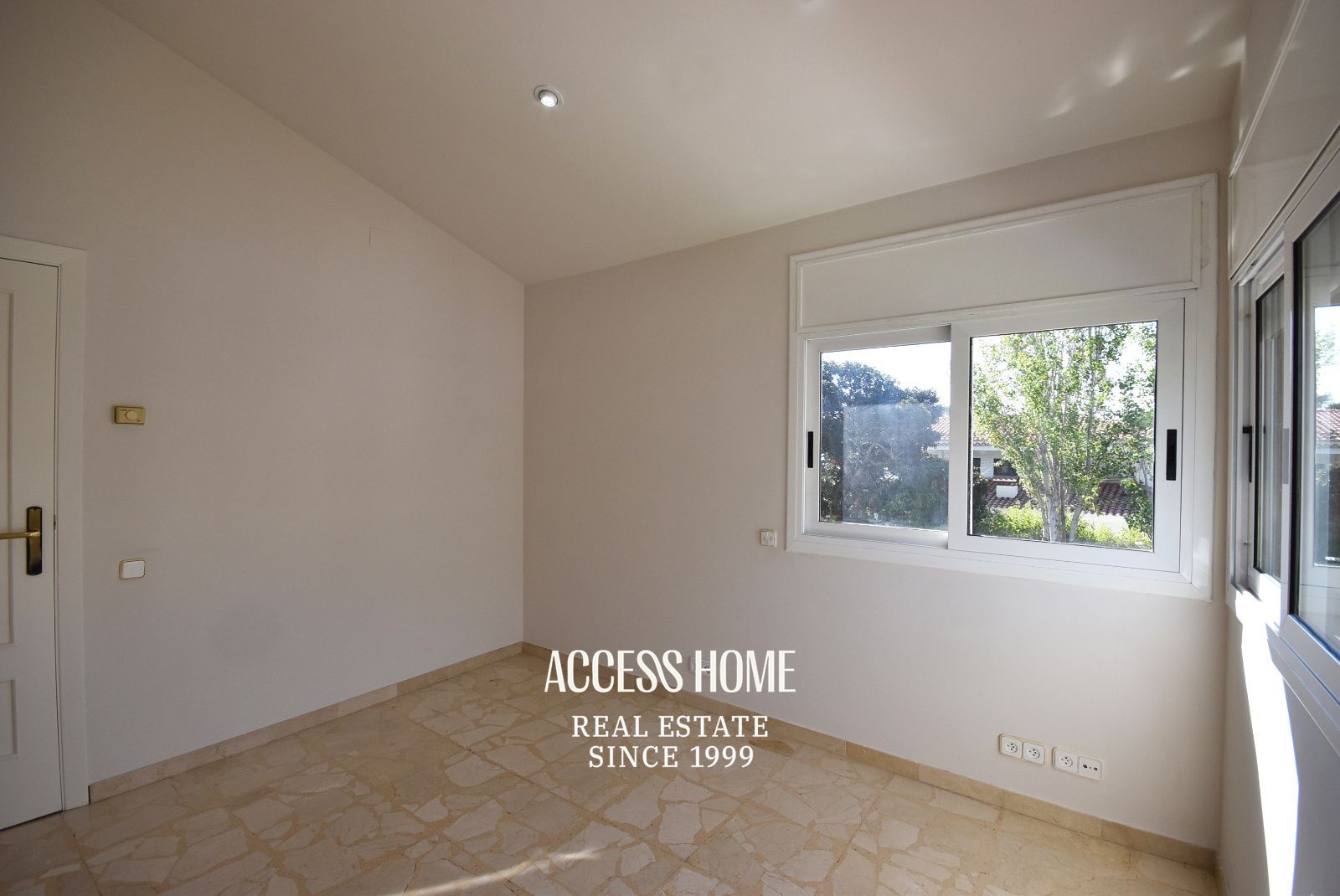 Villa con piscina y vistas al mar en Can Teixidó, Alella - Foto 32